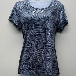 Womens Under Armour Active Heat Short Sleeve. Size Large.